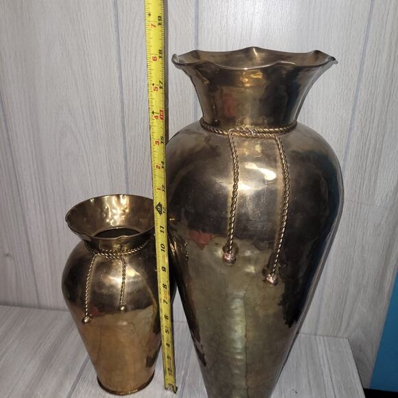 Vtg Hammered Brass Large Vase Set Of 2 Braided Rope Detail Urns Nautical MCM - Picture 2 of 8